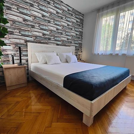 מישקולץ Comfort 14 -- Stylish City Apartment Netflix, Wi-Fi & Parking מראה חיצוני תמונה