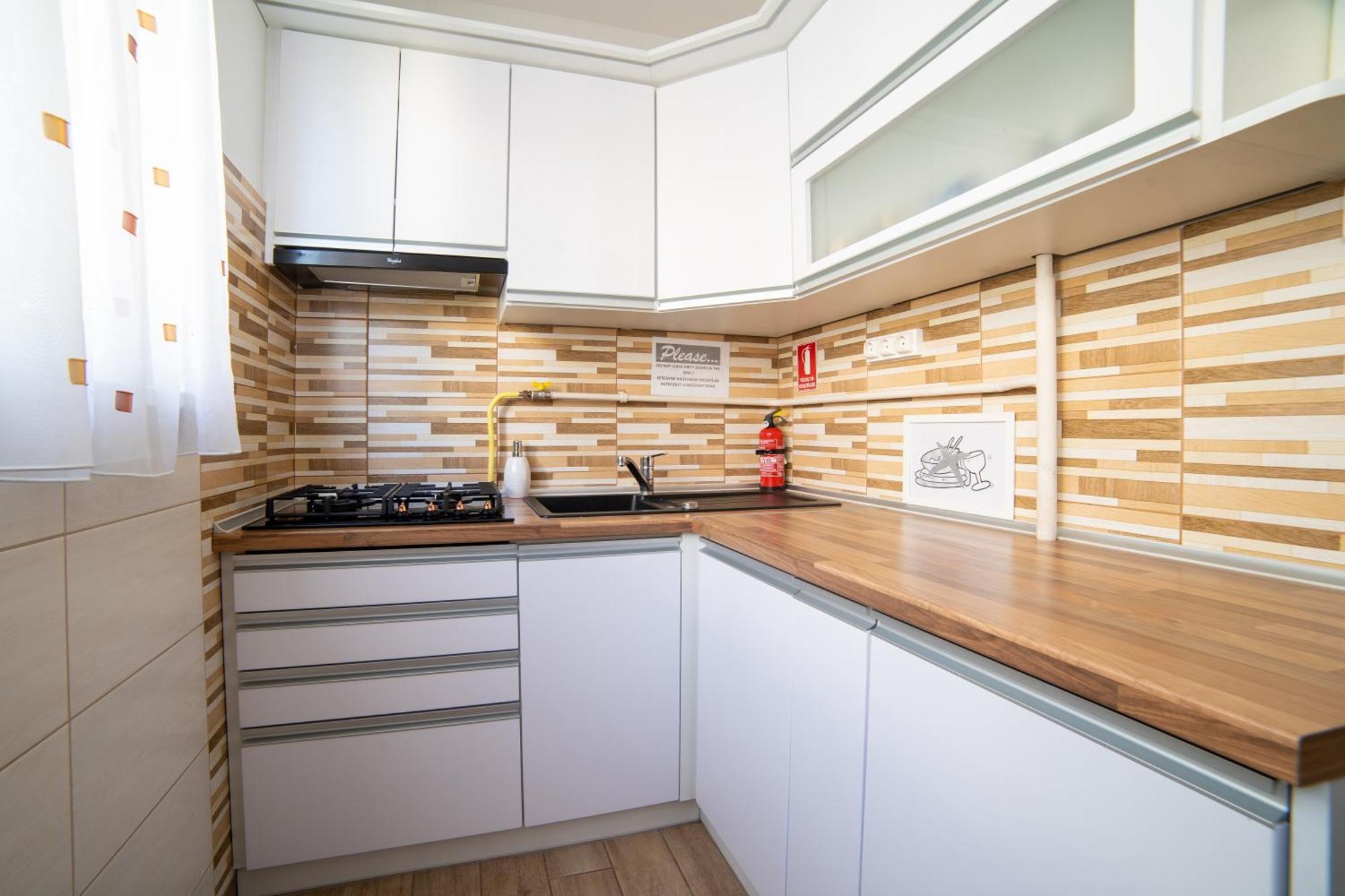 מישקולץ Comfort 14 -- Stylish City Apartment Netflix, Wi-Fi & Parking מראה חיצוני תמונה
