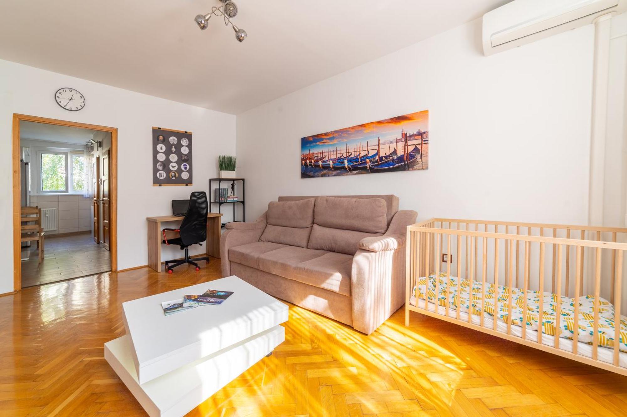 מישקולץ Comfort 14 -- Stylish City Apartment Netflix, Wi-Fi & Parking מראה חיצוני תמונה