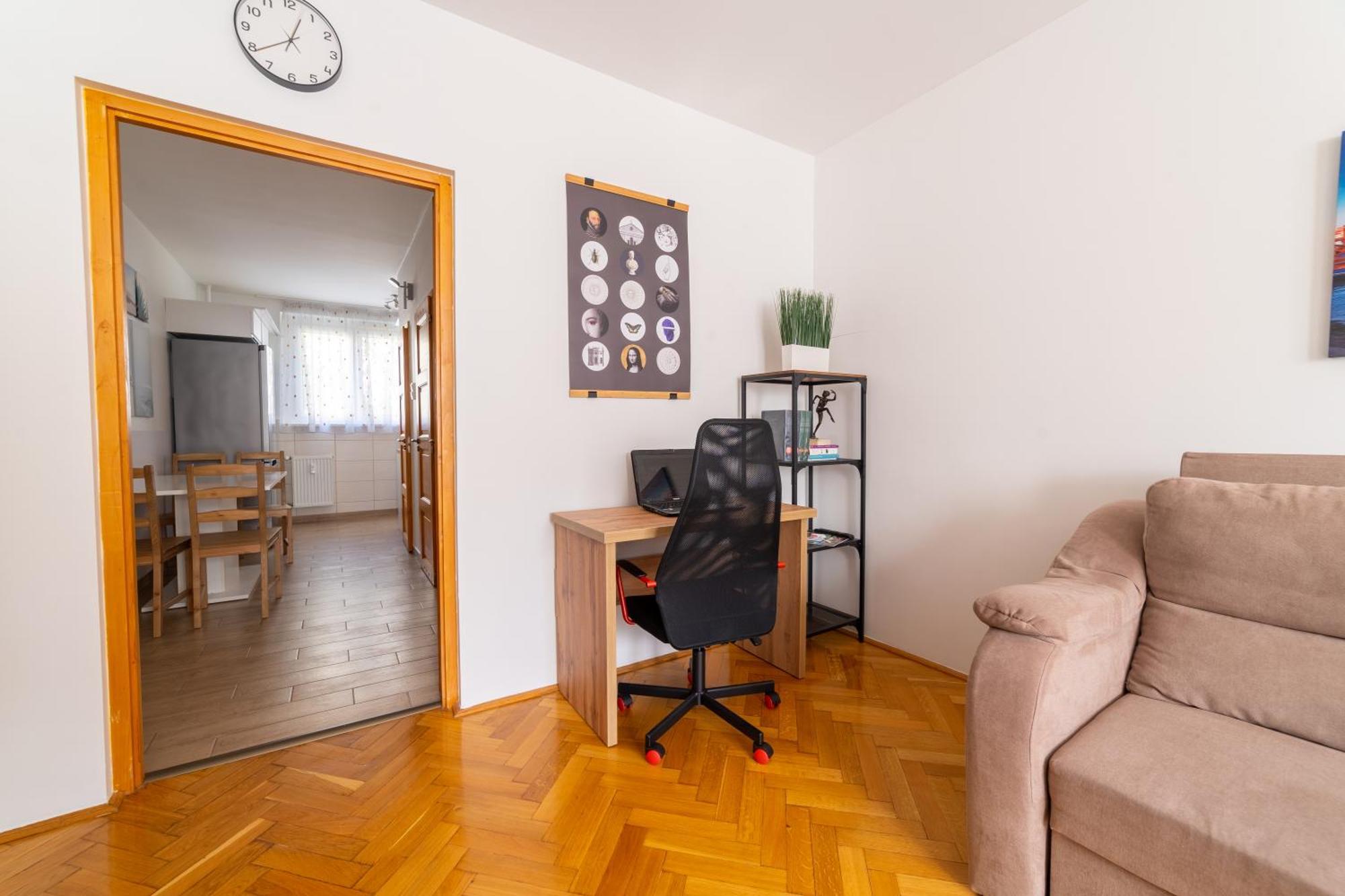 מישקולץ Comfort 14 -- Stylish City Apartment Netflix, Wi-Fi & Parking מראה חיצוני תמונה
